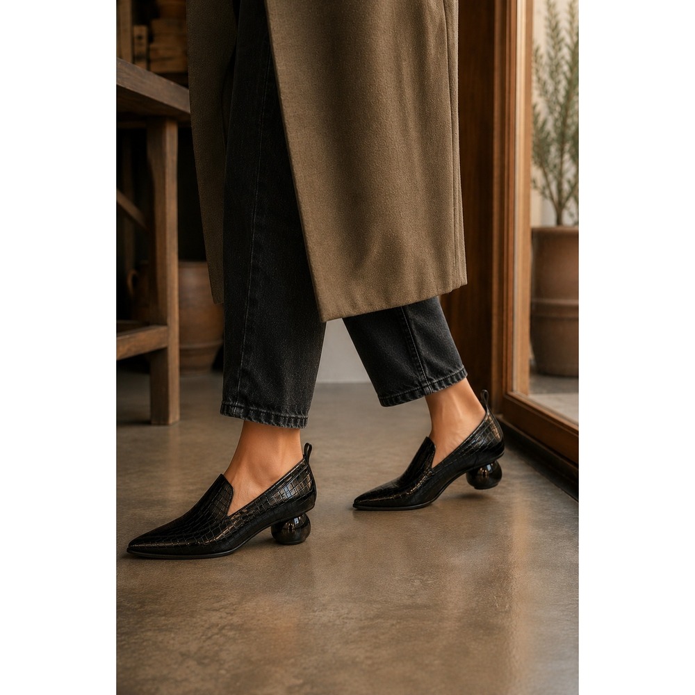 Jeffrey Campbell VIONA Croc Embossed Loafers 8.5 WD Patent Pointed Toe Ball Heel